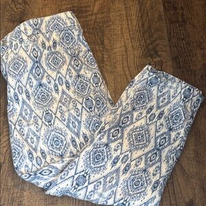 Chico's Blue and White Ikat Aztec Print Jeans So Slimming Girlfriend Slim Ankle